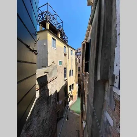 At 1 Minute From San Marco Square Venise